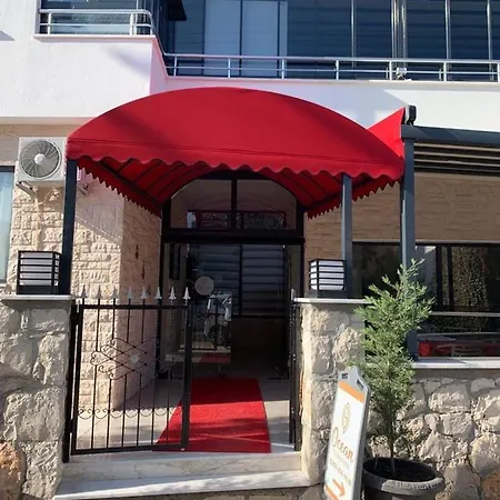 Ocean Suites לינה וארוחת בוקר *