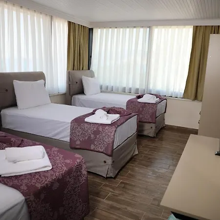 לינה וארוחת בוקר Ocean Suites *