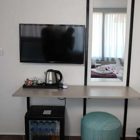 Ocean Suites לינה וארוחת בוקר *
